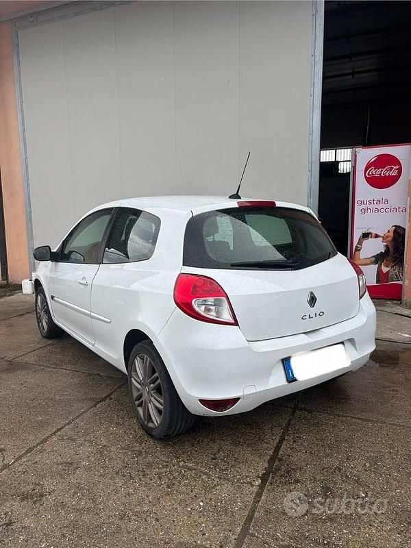 Usata Renault Clio II 2011 Bianco Berlina