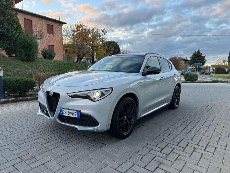 Usato 2021 Alfa Romeo Stelvio 2.0 Benzin 280 CV (40.000 €)