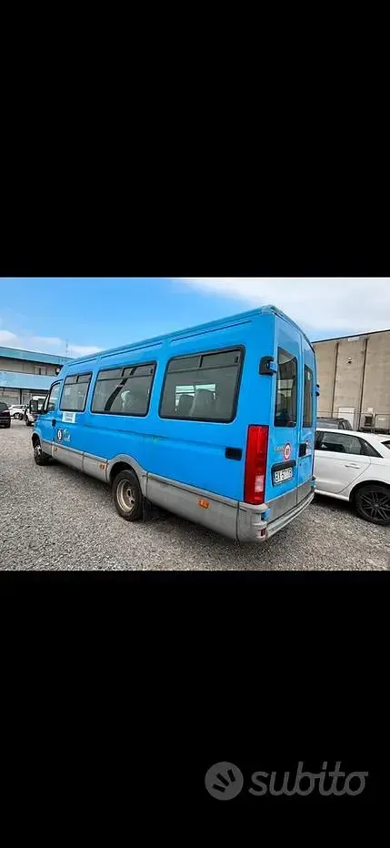 Usata Iveco Daily 2002 Blu Berlina
