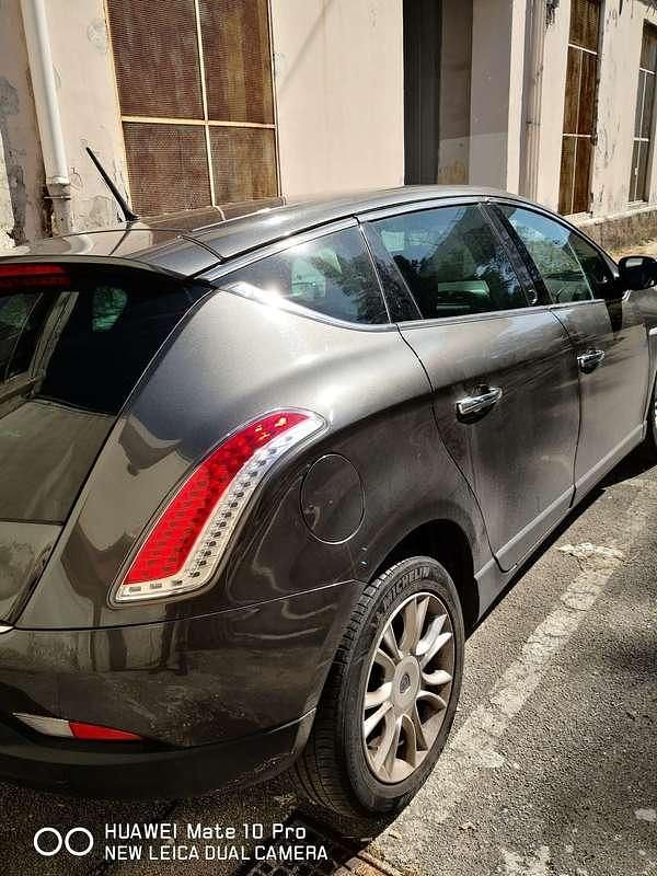 Usata Lancia Delta Gold 120 CV (88 kW) 2011 Utilitaria