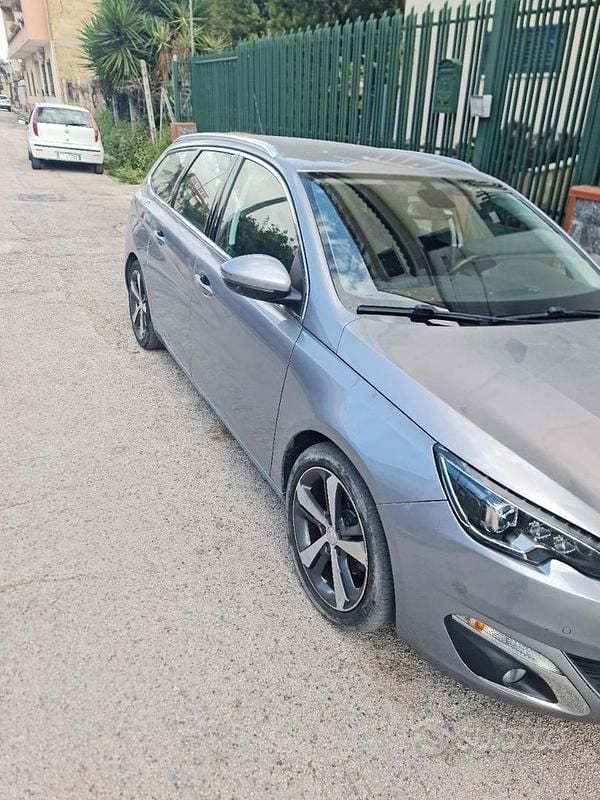 Usado Peugeot 308 116 CV (85 kW) 2016 Gris Familiar