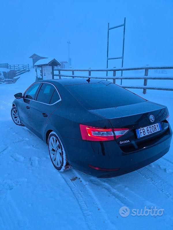 Usata Skoda Superb 150 CV (110 kW) 2016 Nero Berlina