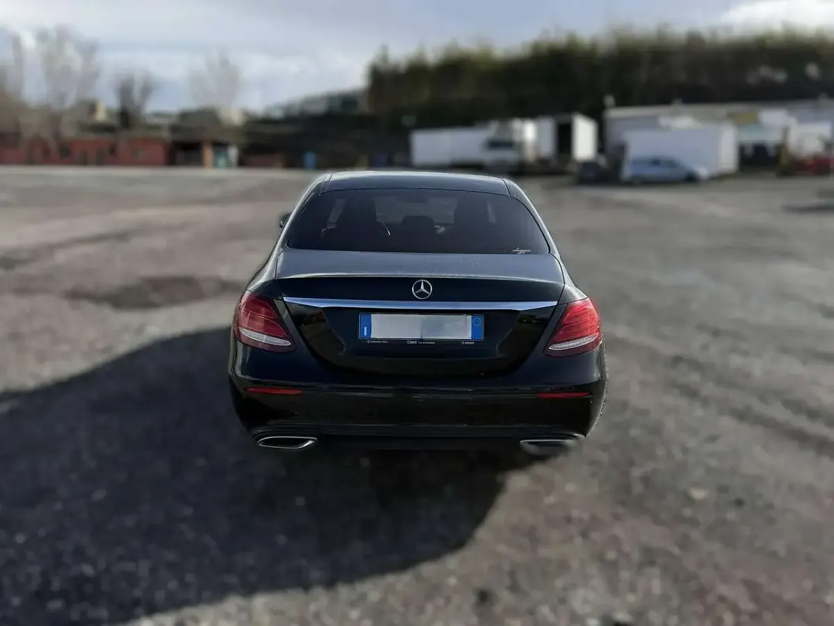 Usata Mercedes E200 Exclusive 160 CV (117 kW) 2019 Nero Berlina