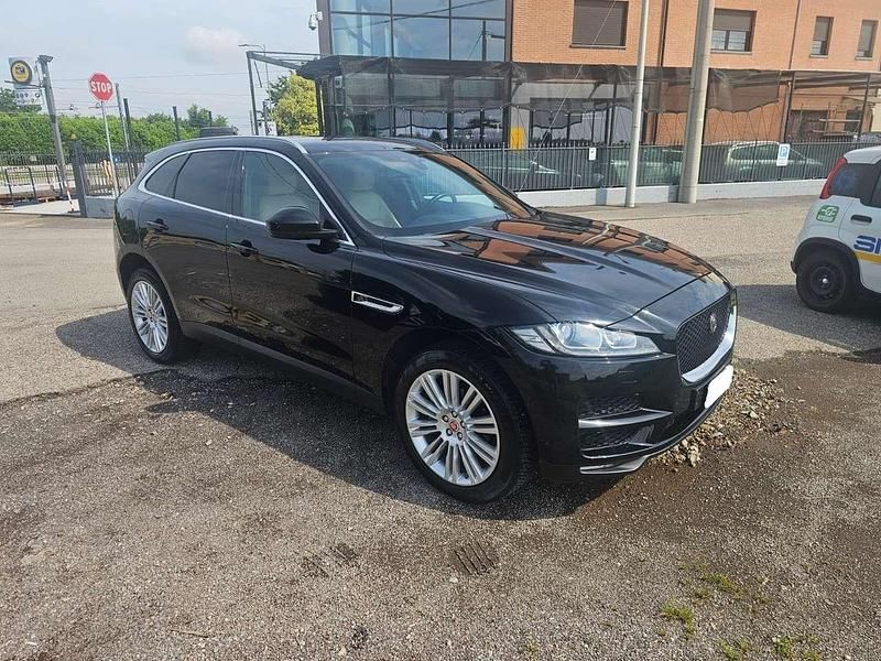 Nero Usata 2017 Jaguar F-Pace SUV | 14.950 € (Buon prezzo) - Immagine 1/4