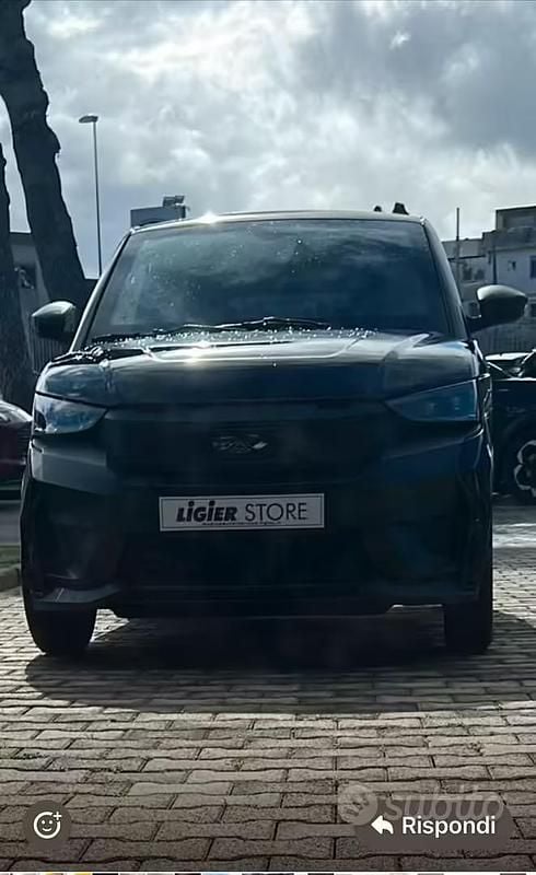 Begagnad Ligier JS50 2025 Svart Halvkombi