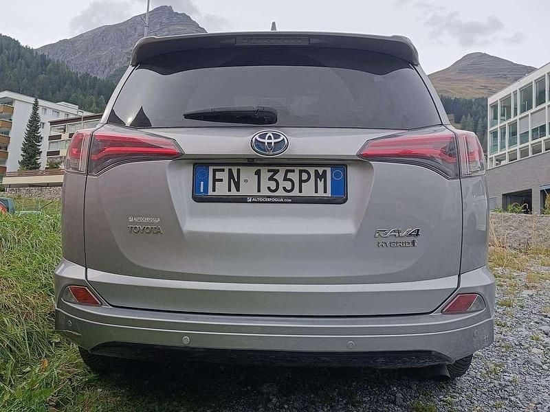Usata Toyota RAV4 Hybrid 155 CV (114 kW) 2018 Argento SUV