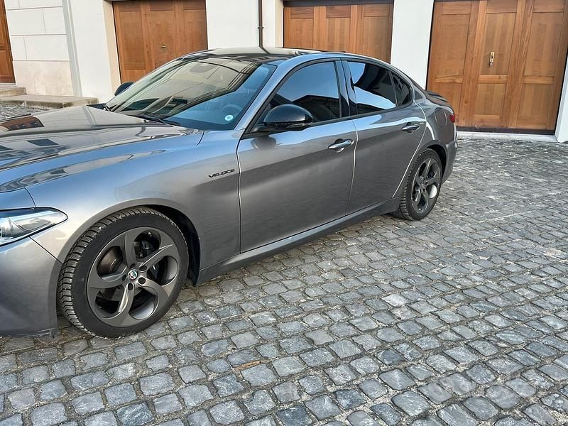 Grigio Usata 2016 Alfa Romeo Giulia Tre volumi | 15.600 € (Cara) - Immagine 1/4