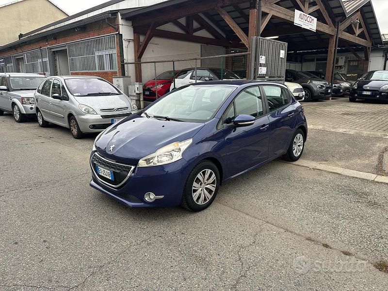 Usata Peugeot 208 Active 82 CV (60 kW) 2014 Blu Utilitaria