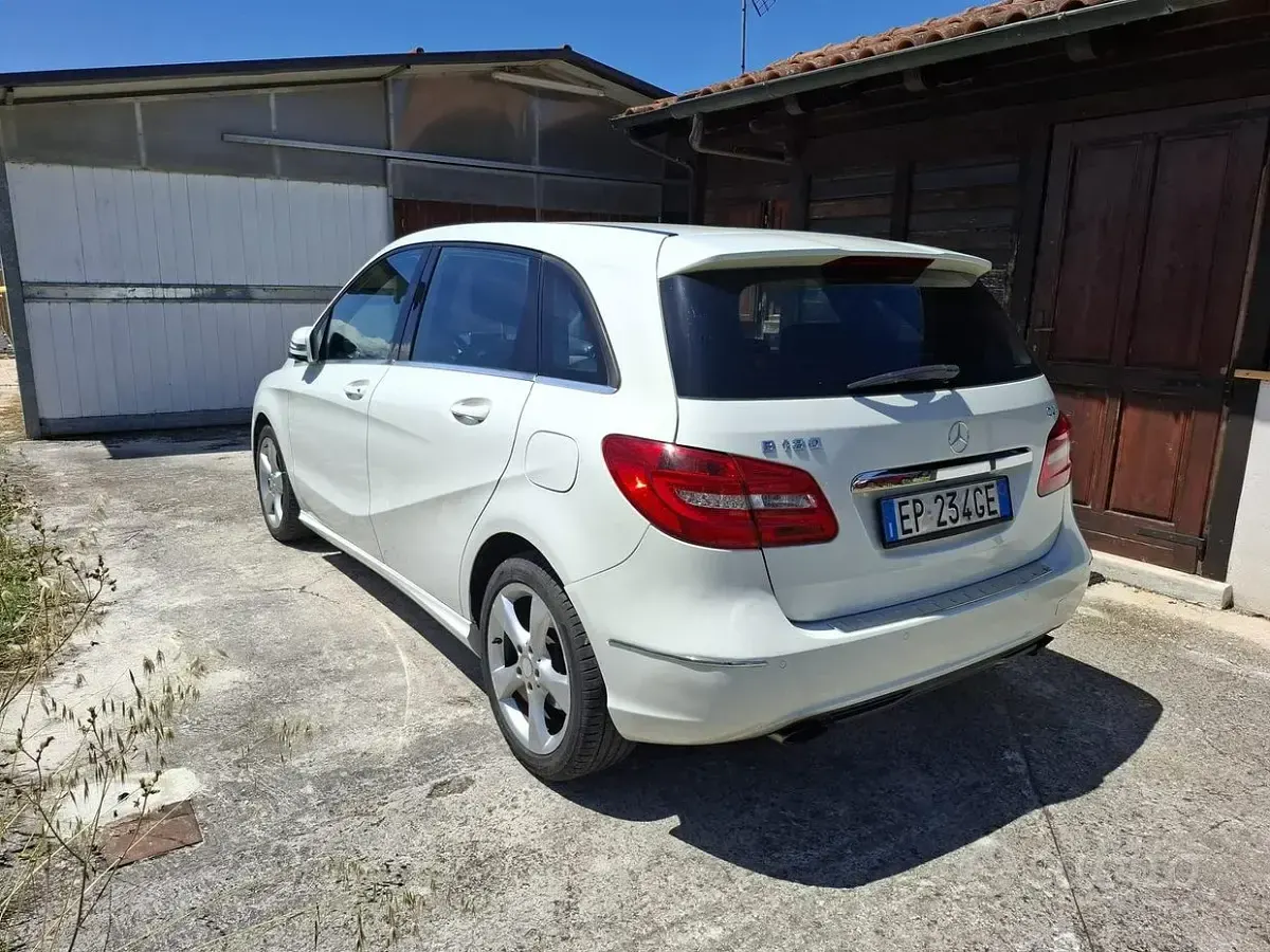 Usata Mercedes B180 109 CV (80 kW) 2013 Bianco Utilitaria