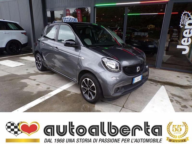 Grigio scuro / tetto nero Usata 2016 Smart ForFour Passion Due volumi | 9500 € (Cara) - Immagine 1/4