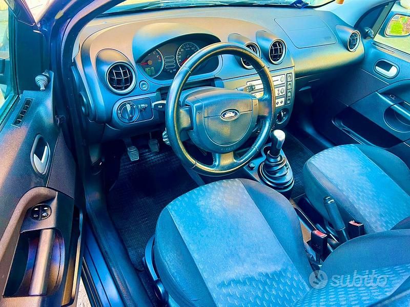 Usata Ford Fiesta 2004 Marrone Utilitaria