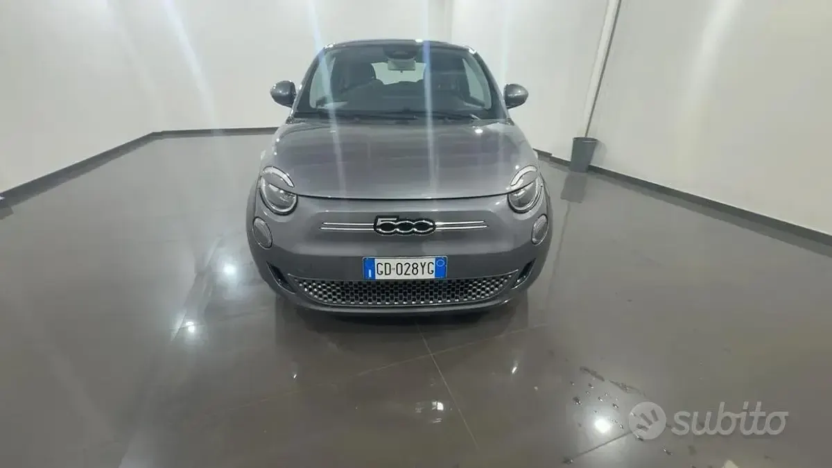Używany Fiat 500e Icon 42 kW (58 KM) 2020 Szary Sedan/Limuzyna