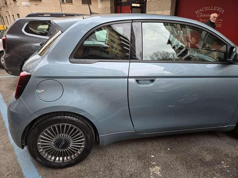 Usata Fiat 500e Icon 42 kW (58 CV) 2021 Blu Cabrio