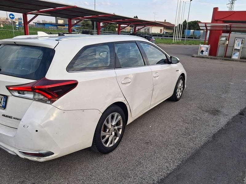 Usata Toyota Auris Touring Sports Cool 99 CV (72 kW) 2017 Bianco Station wagon