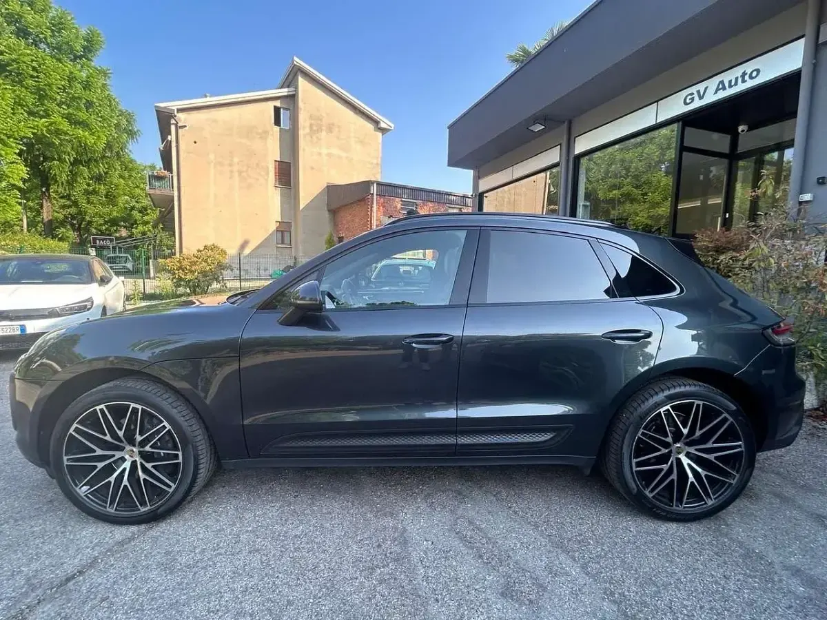 Usata Porsche Macan Sport 265 CV (194 kW) 2022 Grigio vulcano metallizzato SUV