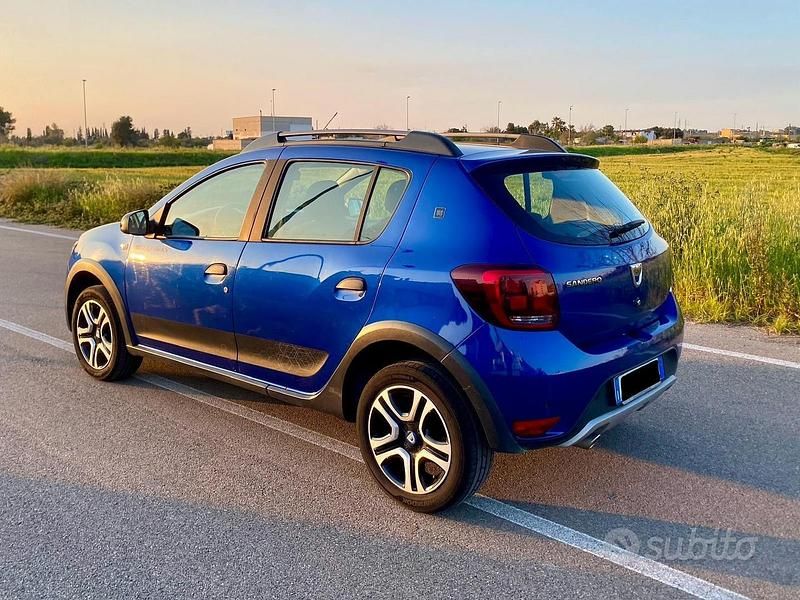 Begagnad Dacia Sandero Stepway 101 HK (74 kW) 2020 Blå Sedan