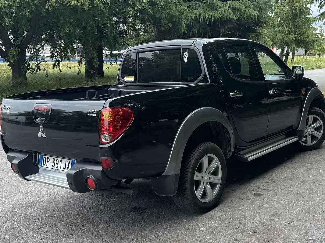 Usata Mitsubishi L200 Warrior 167 CV (122 kW) 2008 Nero Pick-up