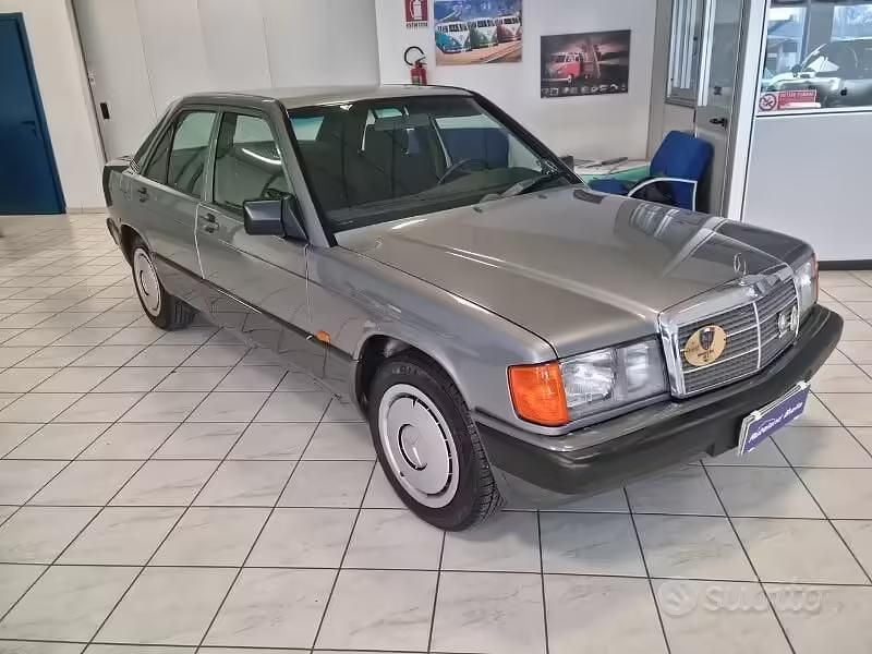 Usata Mercedes 190 122 CV (89 kW) 1989 Grigio Berlina