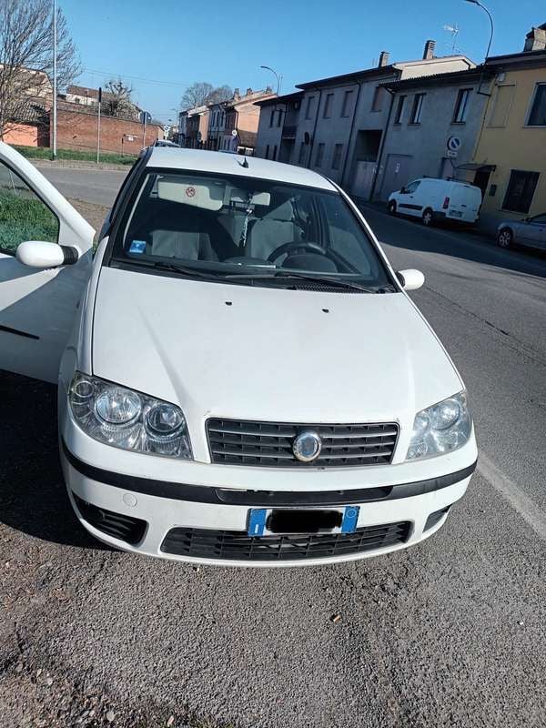 Usata 2005 Fiat Punto Dynamic Due volumi | 1050 € (Super prezzo) - Immagine 1/4