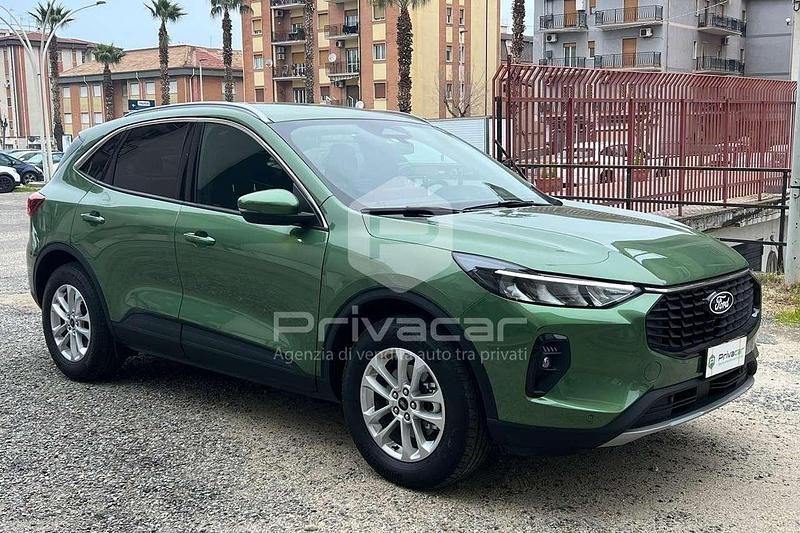 Usata Ford Kuga Titanium 151 CV (111 kW) 2024 Verde SUV
