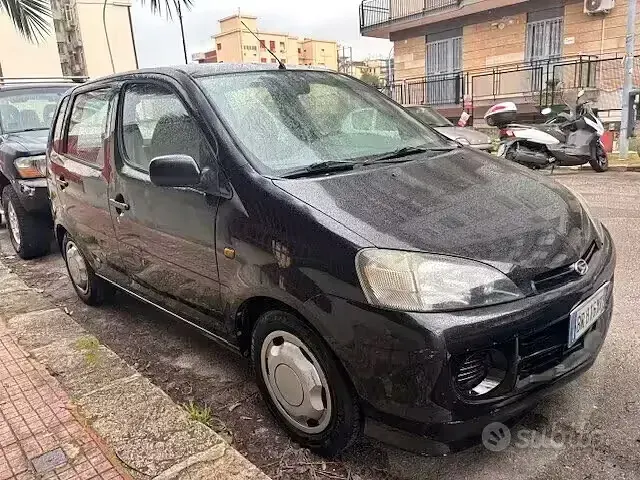 Usata Daihatsu YRV 87 CV (63 kW) 2001 Nero Monovolume