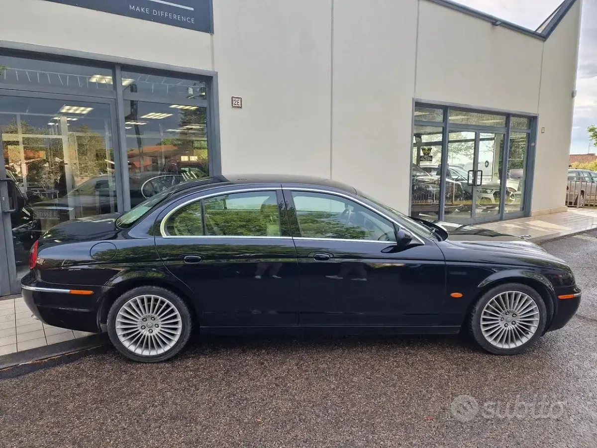 Usata Jaguar S-Type Executive 207 CV (152 kW) 2004 Nero Berlina
