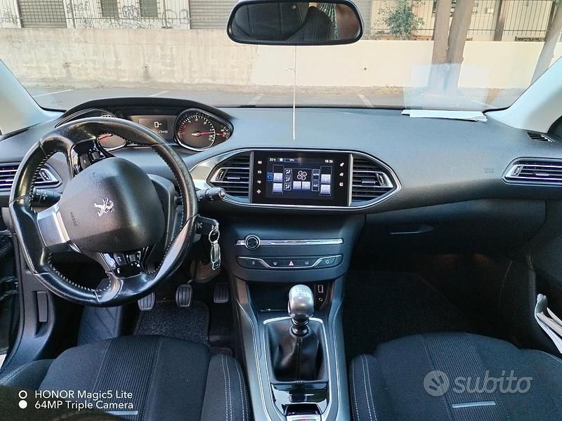 Usata Peugeot 308 116 CV (85 kW) 2014 Nero Berlina