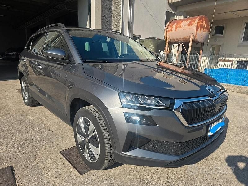 Usata Skoda Karoq Executive 116 CV (85 kW) 2022 Grigio SUV