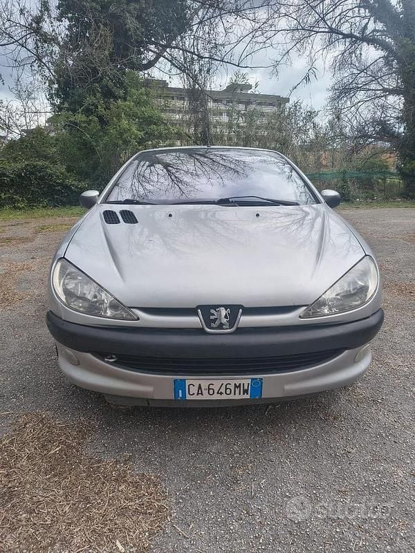 Usata Peugeot 206 CC 109 CV (80 kW) 2002 Grigio Cabrio