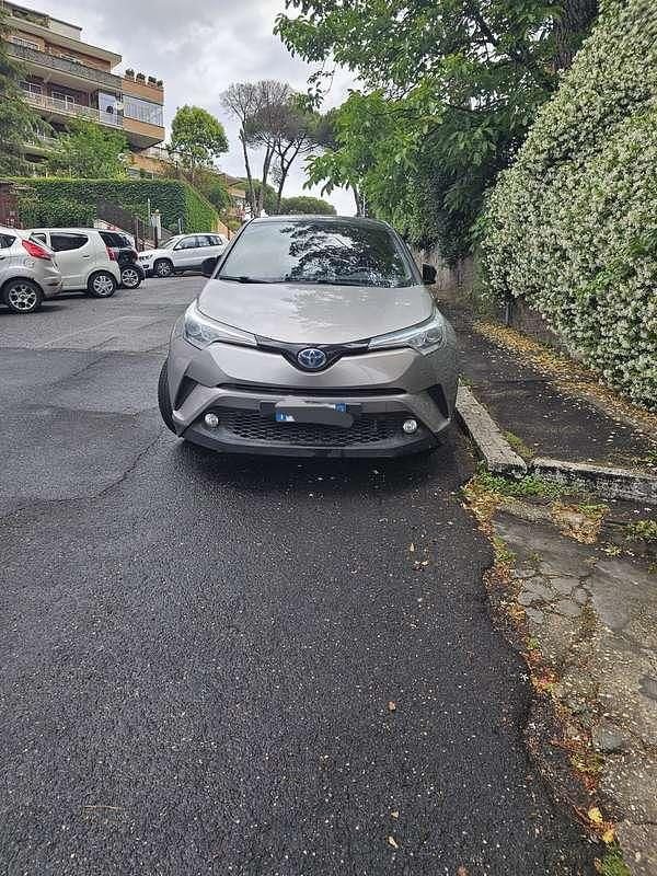 Begagnad Toyota C-HR Lounge 98 HK (72 kW) 2017 SUV
