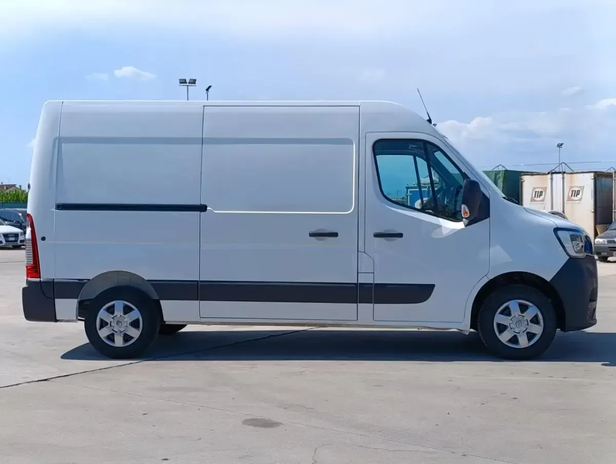 Usata Renault Master 135 CV (99 kW) 2022 Bianco Monovolume