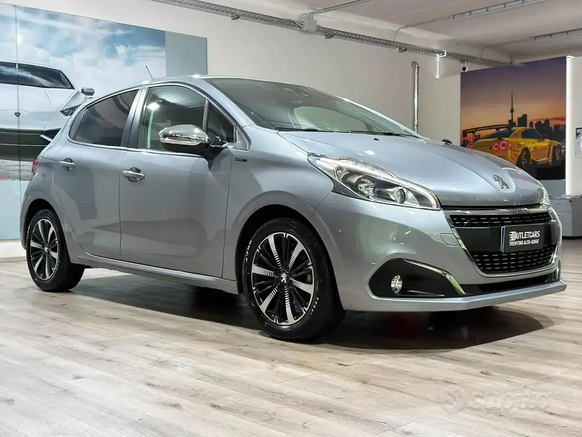 Usata Peugeot 208 102 CV (75 kW) 2019 Grigio Utilitaria