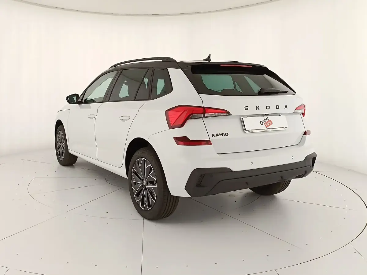 Nuova Skoda Kamiq 115 CV (84 kW) 2026 Bianco luna metallizzato nero tulipano p SUV