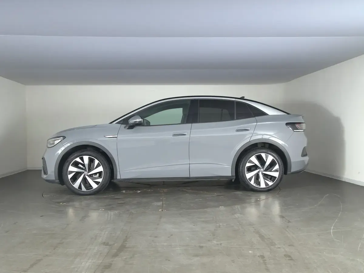 Usata VW ID.5 Pro Performance 150 kW (204 CV) 2023 Moonstone grey nero SUV