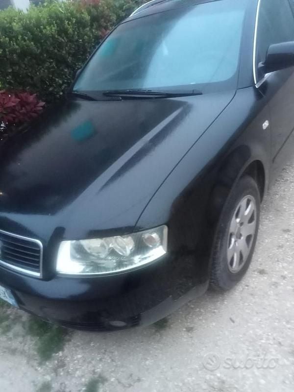 Usata Audi A4 130 CV (95 kW) 2002 Nero Station wagon