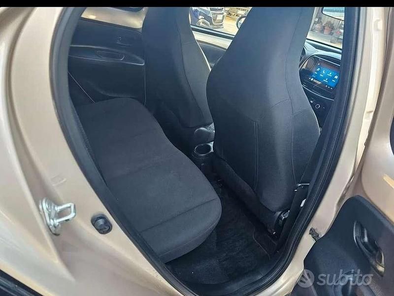 Usata Toyota Aygo X Trend 72 CV (52 kW) 2024 Oro SUV