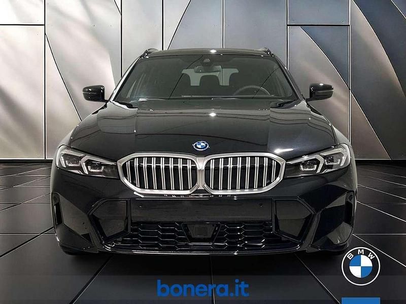 Nuova BMW 330e Comfort Edition 292 CV (214 kW) 2025 Black sapphire metallizzato Station wagon