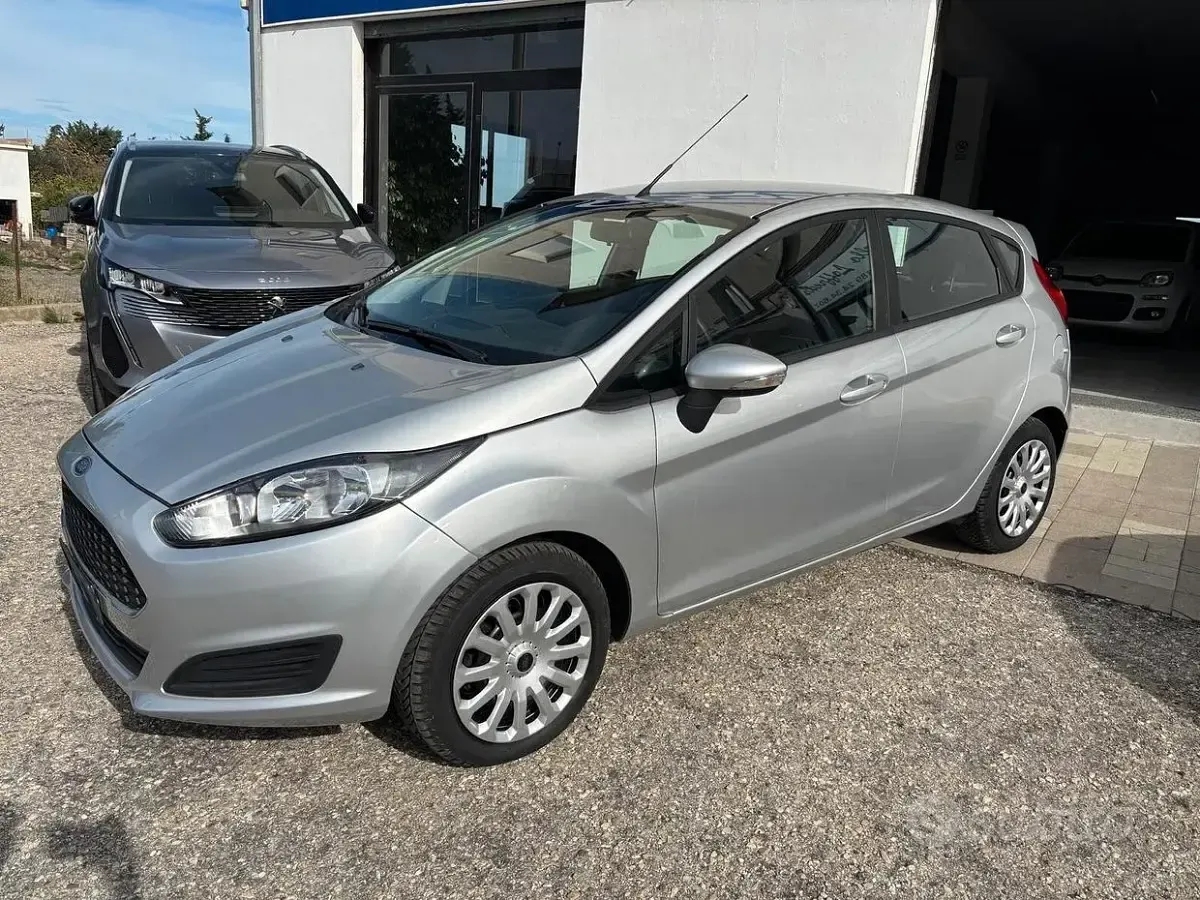 Usata Ford Fiesta Business Edition 75 CV (55 kW) 2017 Grigio Utilitaria