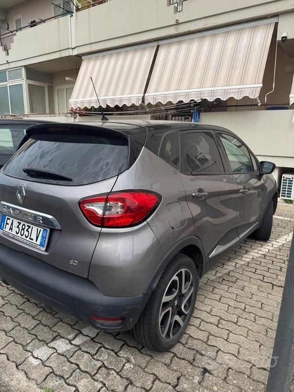 Usata Renault Captur 2015 Grigio SUV