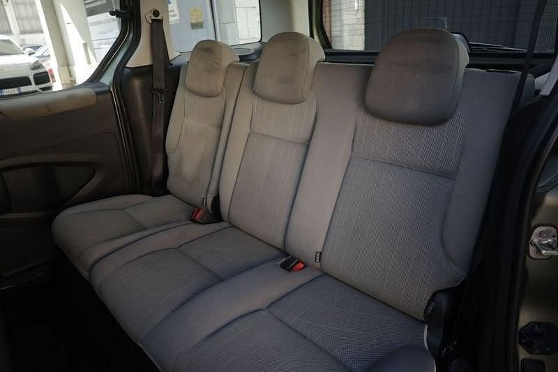 Usata Peugeot Partner Tepee Premium 90 CV (66 kW) 2011 Verde Monovolume