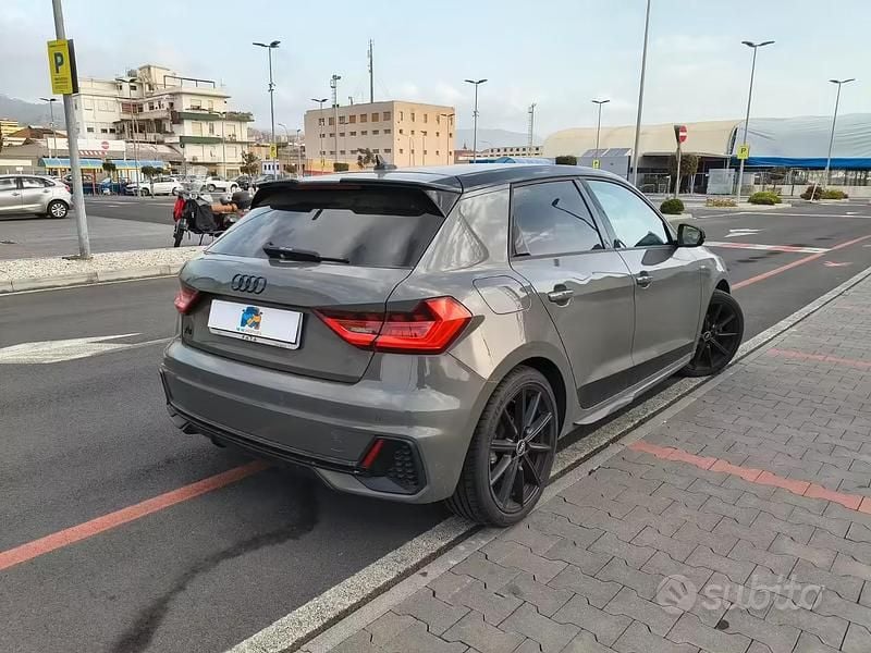Usata Audi A1 110 CV (80 kW) 2021 Grigio SUV