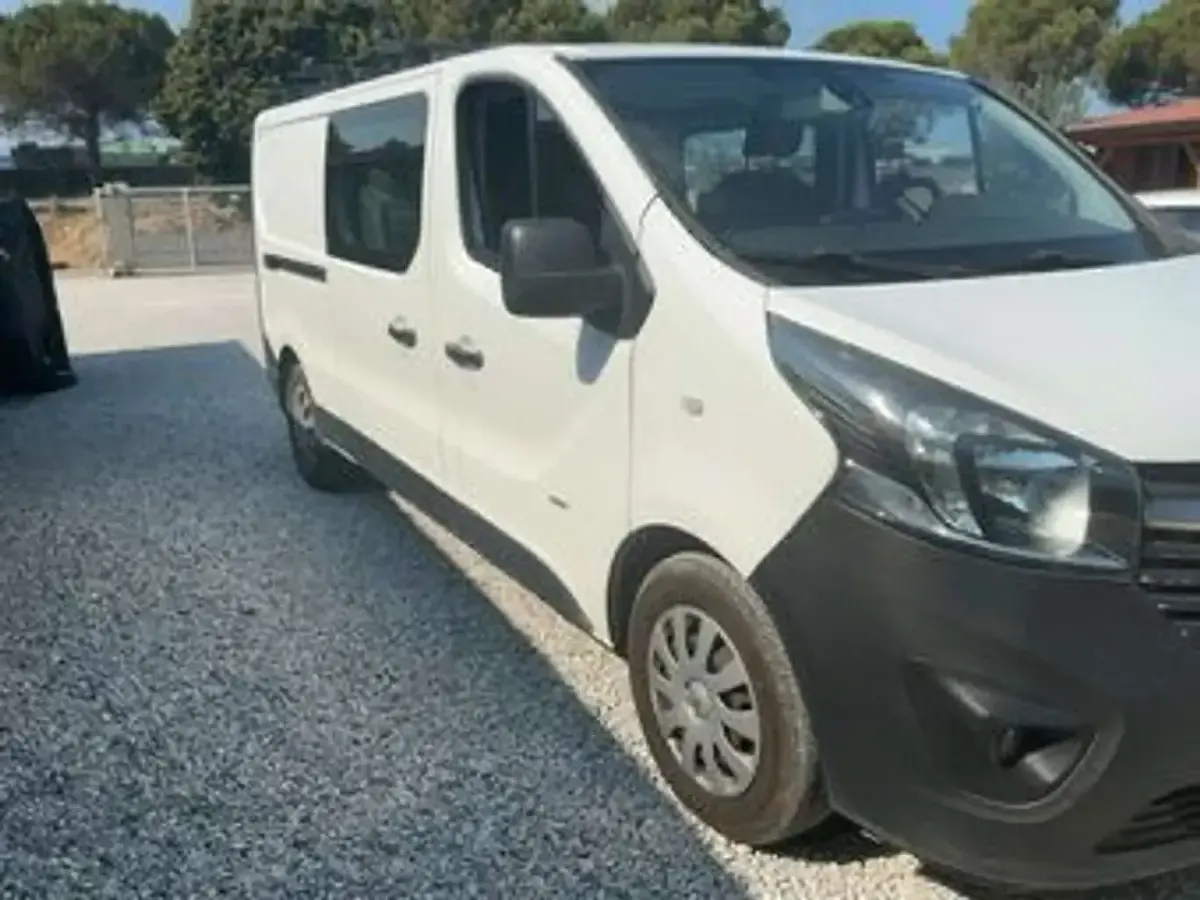 Usata Opel Vivaro 145 CV (106 kW) 2017 Bianco Monovolume