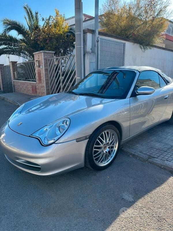 Usata Porsche 911 320 CV (235 kW) 2002 Grigio Cabrio