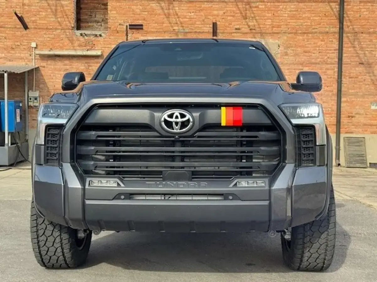 Nuova Toyota Tundra SR 394 CV (289 kW) 2025 Grigio Pick-up