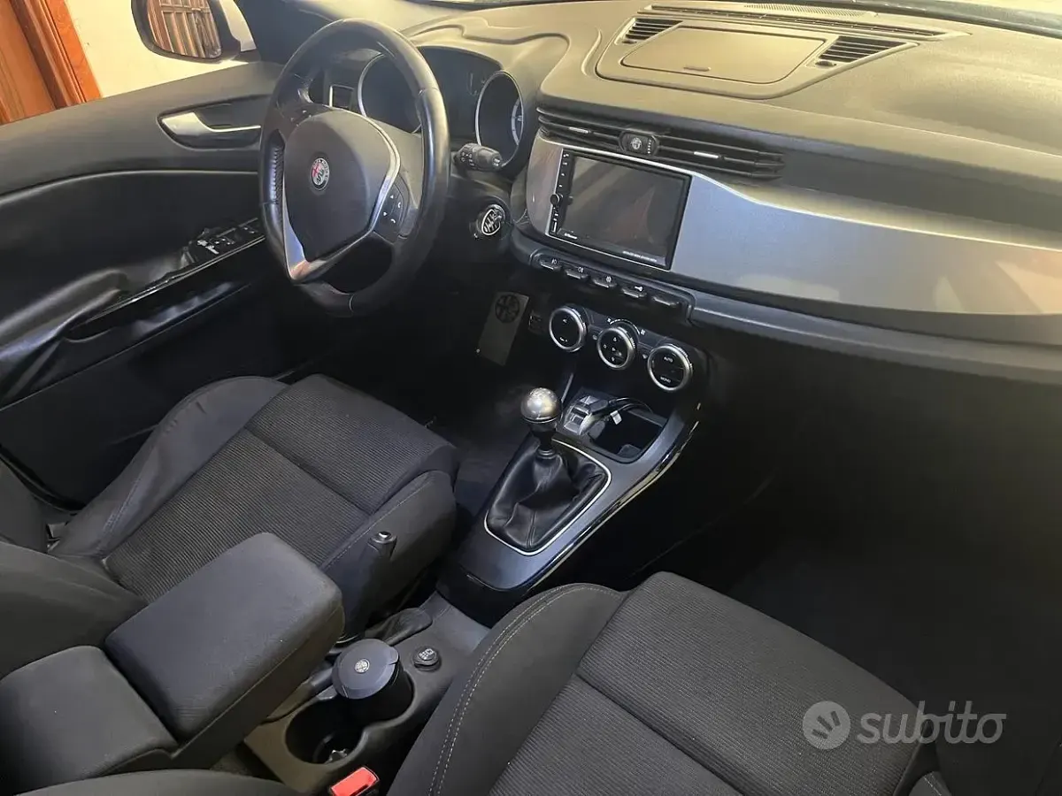 Usata Alfa Romeo Giulietta 140 CV (102 kW) 2012 Bianco Utilitaria