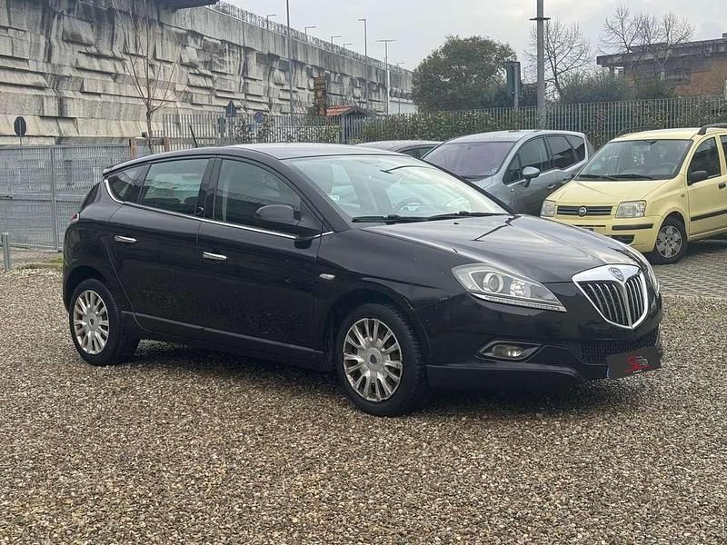 Usata Lancia Delta 120 CV (88 kW) 2011 Nero Utilitaria