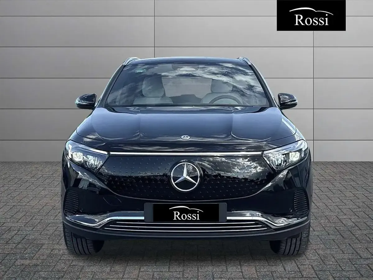 Nuova Mercedes EQA250+ 139 kW (190 CV) 2026 Vernice nero cosmo SUV