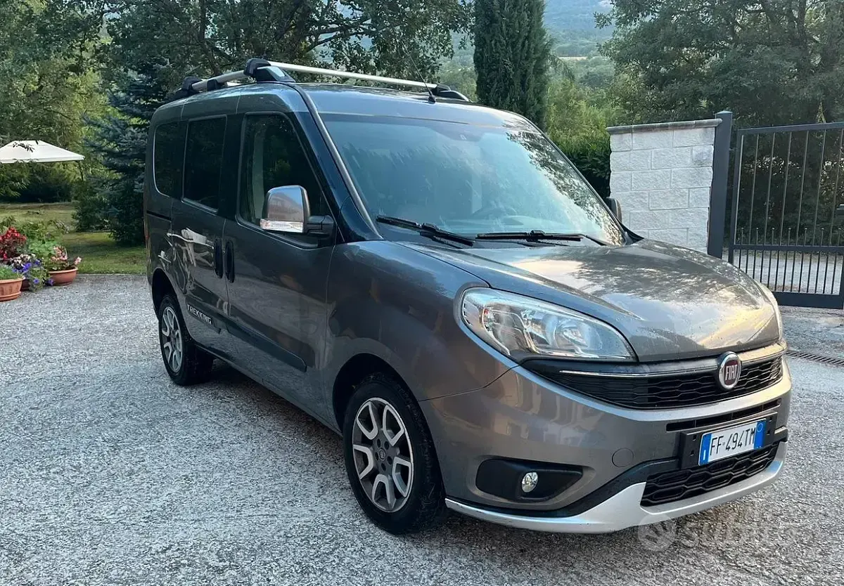 Usata Fiat Doblò Trekking 120 CV (88 kW) 2017 Grigio Monovolume