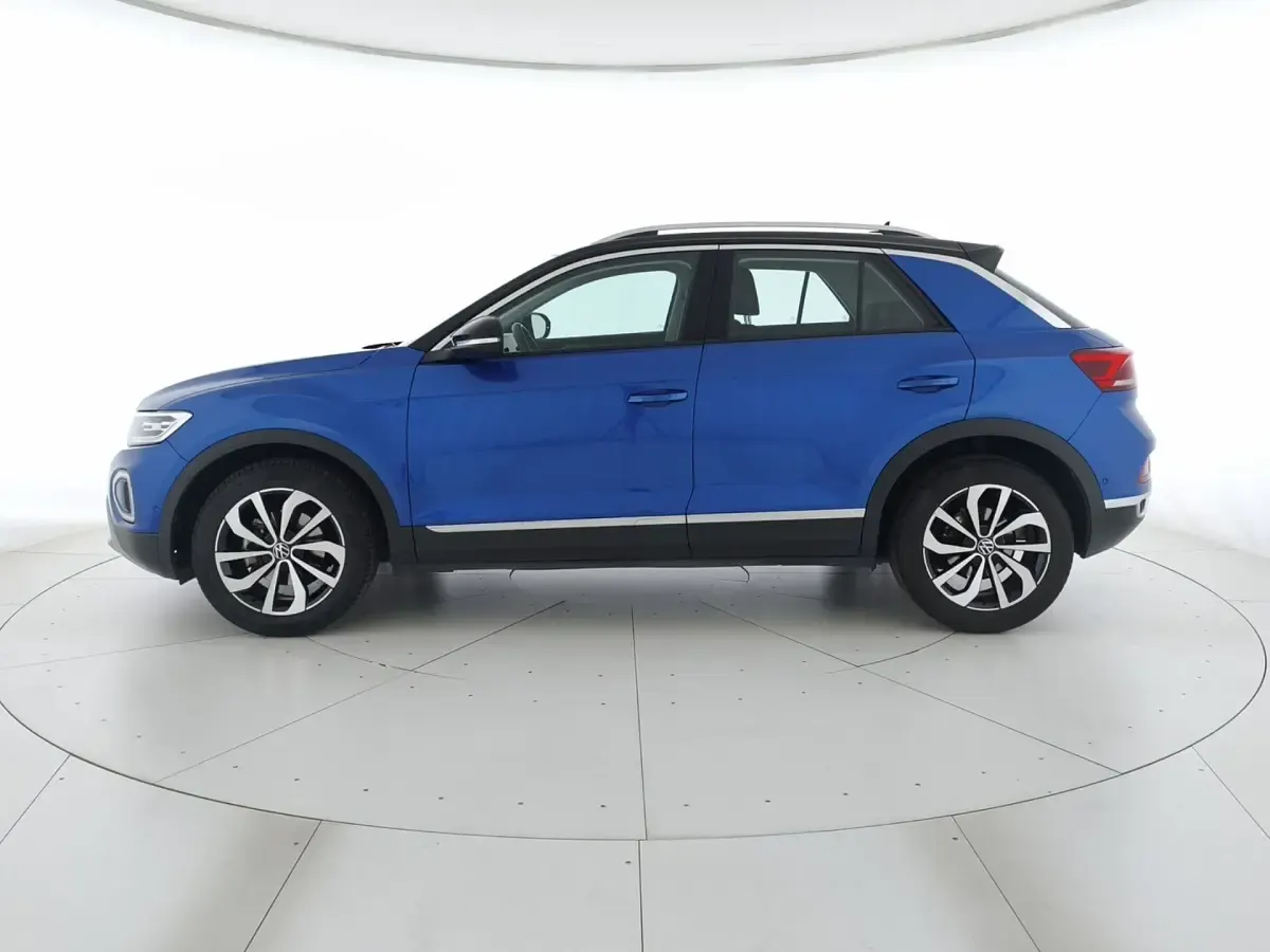 Usata VW T-Roc Style 150 CV (110 kW) 2023 Ravenna blue metallizzato nero SUV