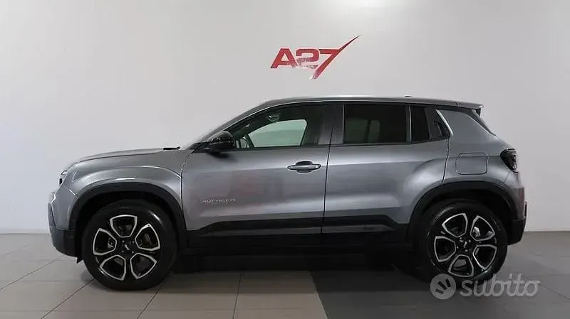 Nuova Jeep Avenger Summit 110 CV (80 kW) 2026 Grigio scuro SUV